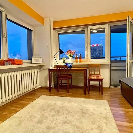 Orange Metro Fast Wifi 1Gbs Big Tv Hbo Appletv Apartment Warsaw Exterior photo