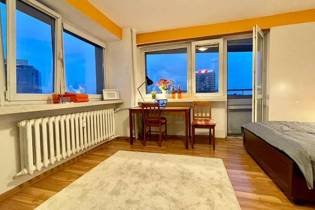 Orange Metro Fast Wifi 1Gbs Big Tv Hbo Appletv Apartment Warsaw Exterior photo