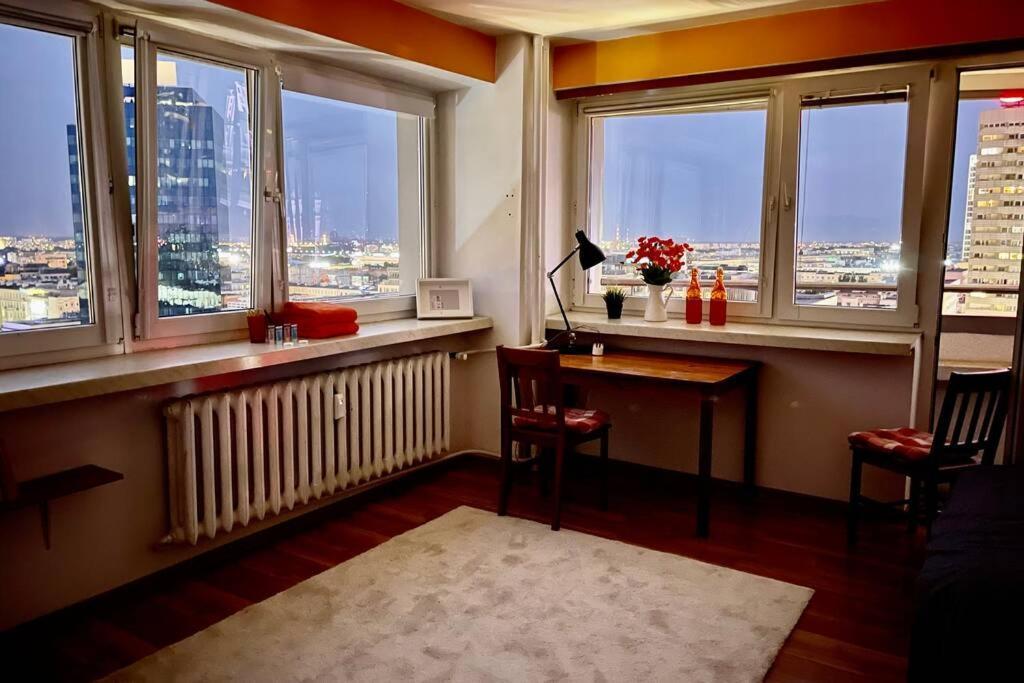 Orange Metro Fast Wifi 1Gbs Big Tv Hbo Appletv Apartment Warsaw Exterior photo